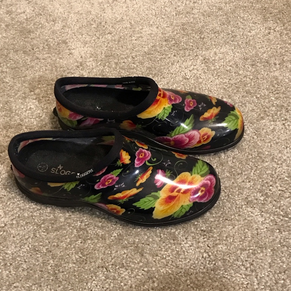 Preowned floral SLOGGERS Waterproof Garden slip on shoes - made in USA - 9